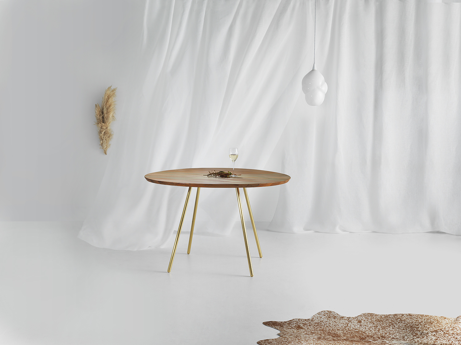 Lyzadie Flow Small Dining Table