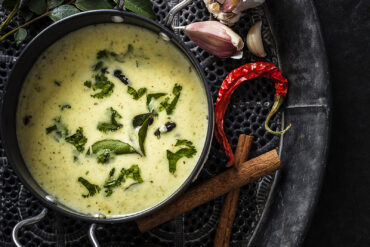 spicy yoghurt gravy