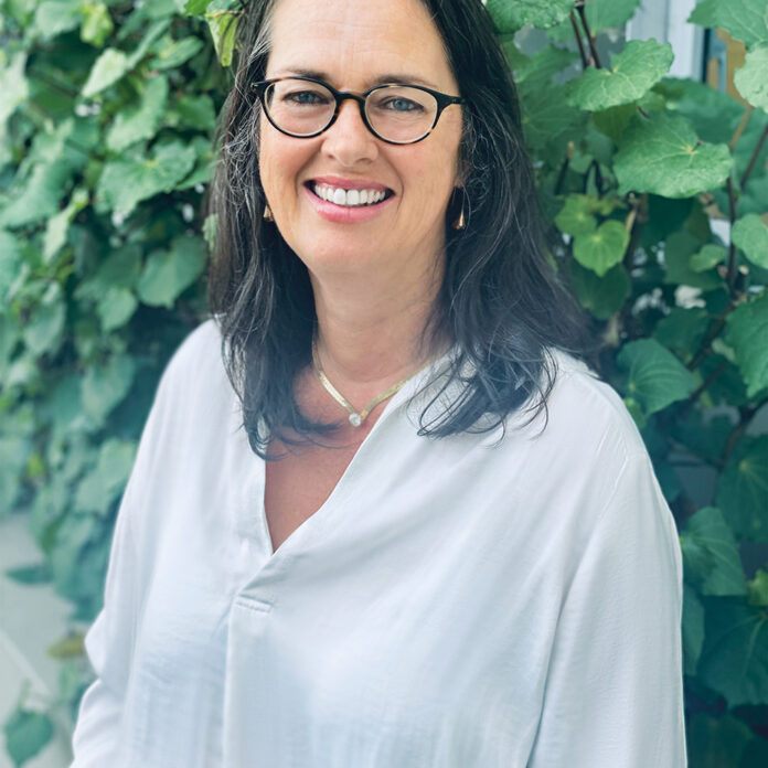 natural medicine - robyn currthers