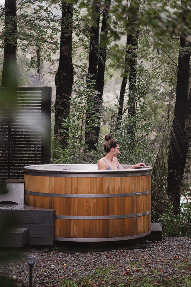 MaruiaRiverRetreat_RiverHottub_ForestBathing_MoochStyle