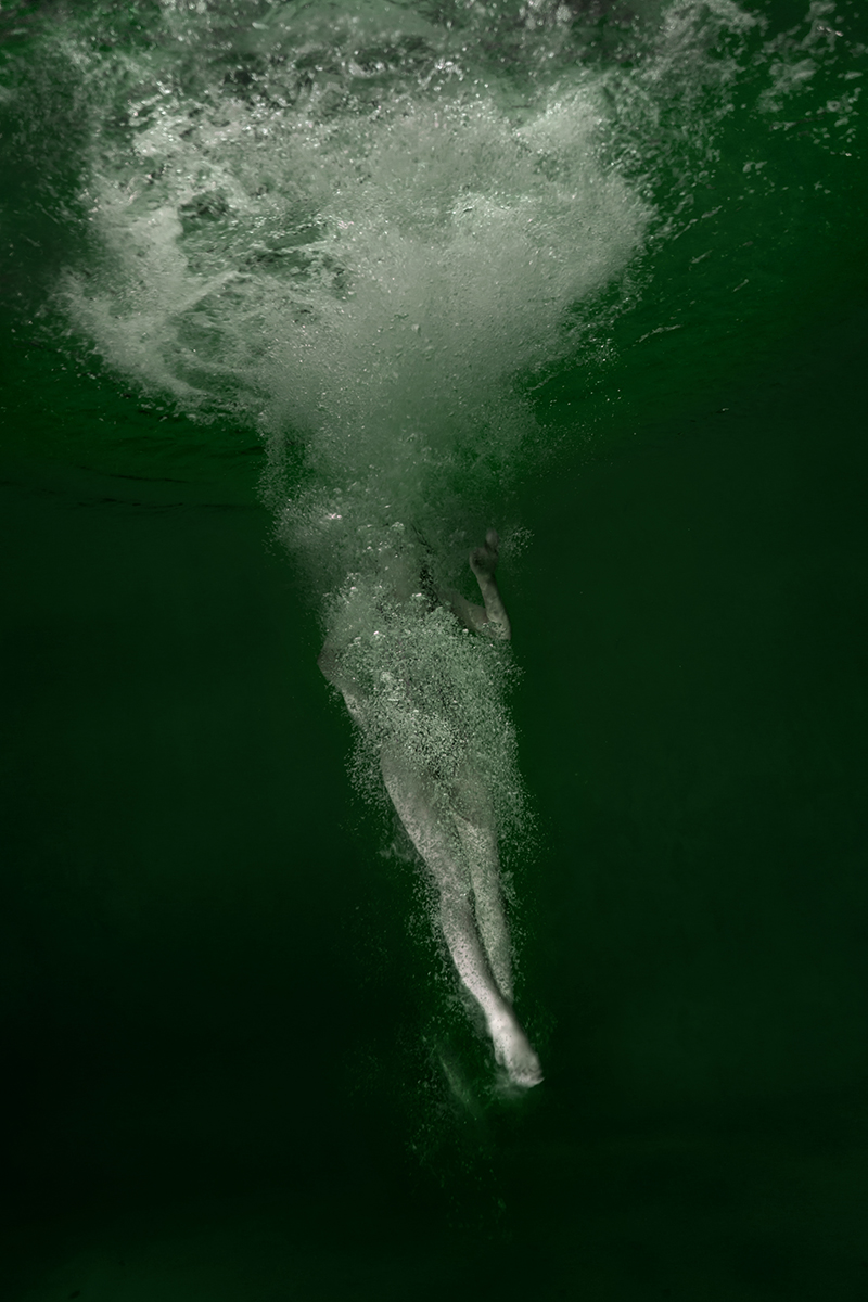Cathy Carter, Pounamu Splash. Image courtesy of Foenander Galleries Cathy Carter, Pounamu Splash. Image courtesy of Foenander Galleries